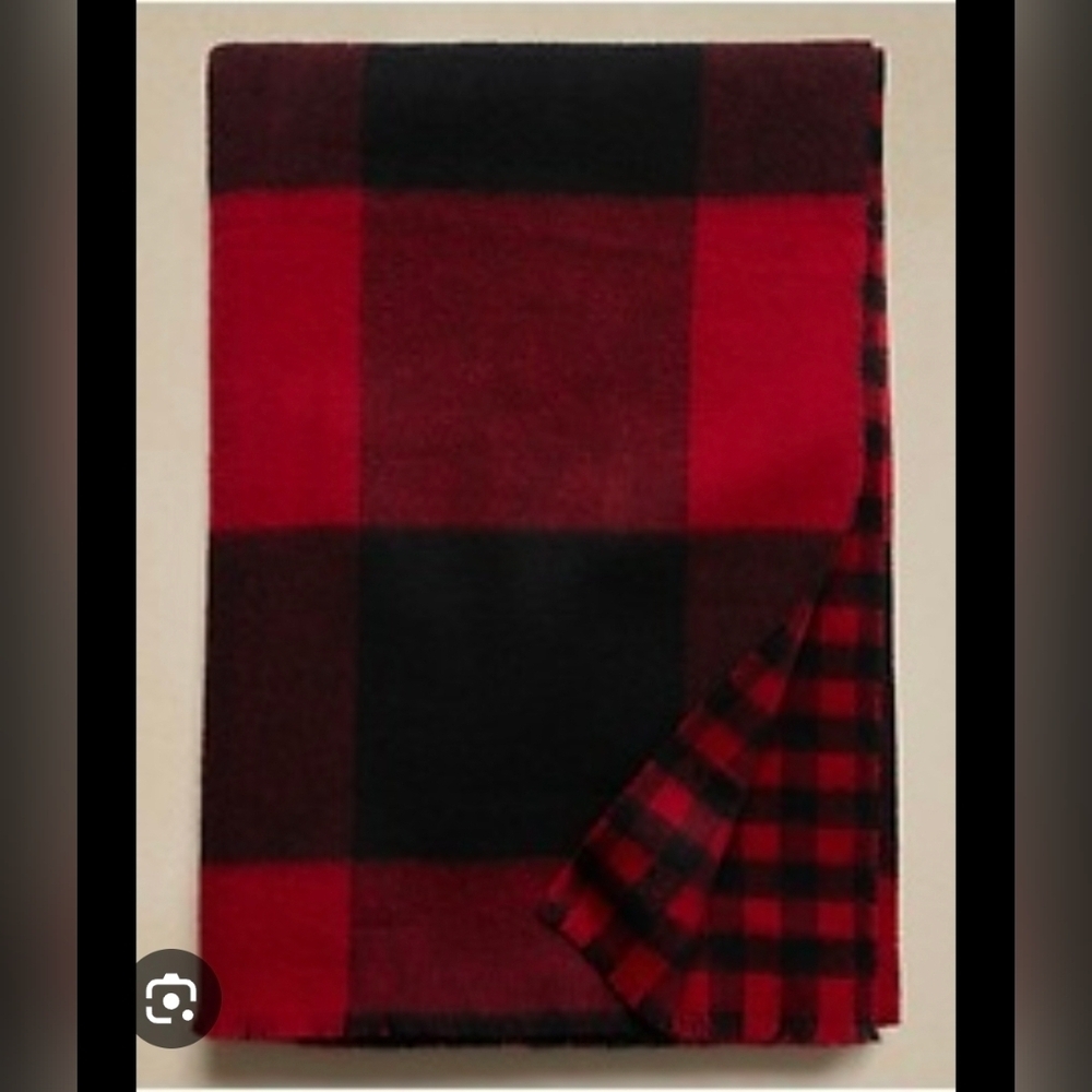 Banana Republic Lazar Reversible 27×80 Red & Black Plaid Wool Scarf Holiday Cozy